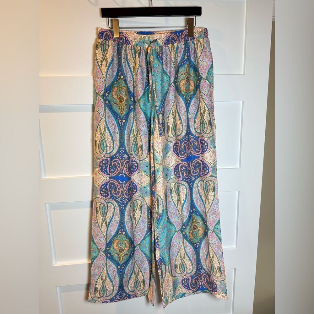 New Urban Daizy “The Madelyn" Blue Paisley Wide-leg Palazzo Pants - Picture 10 of 10